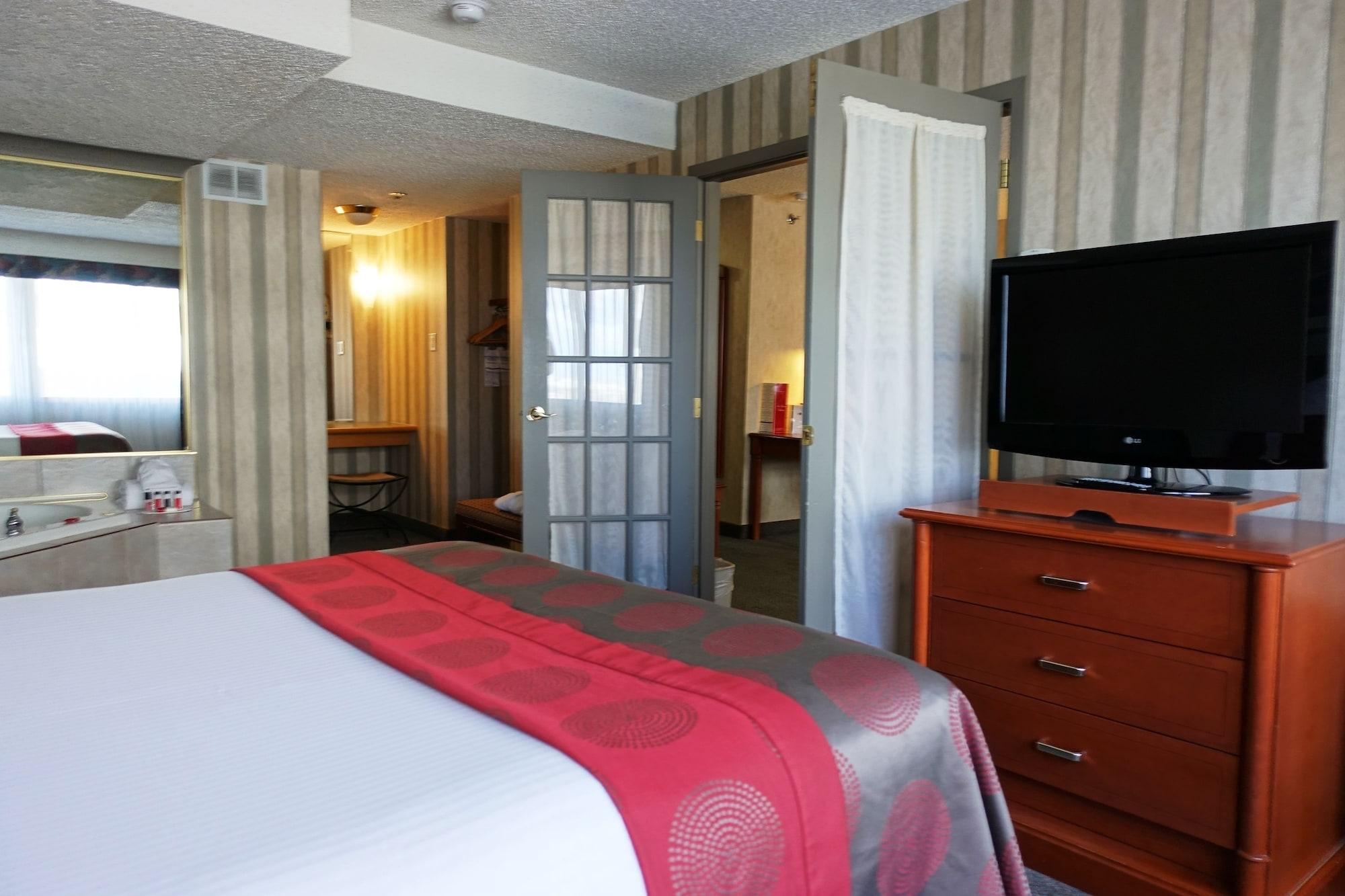Отель Ramada Plaza By Wyndham Regina Downtown Экстерьер фото