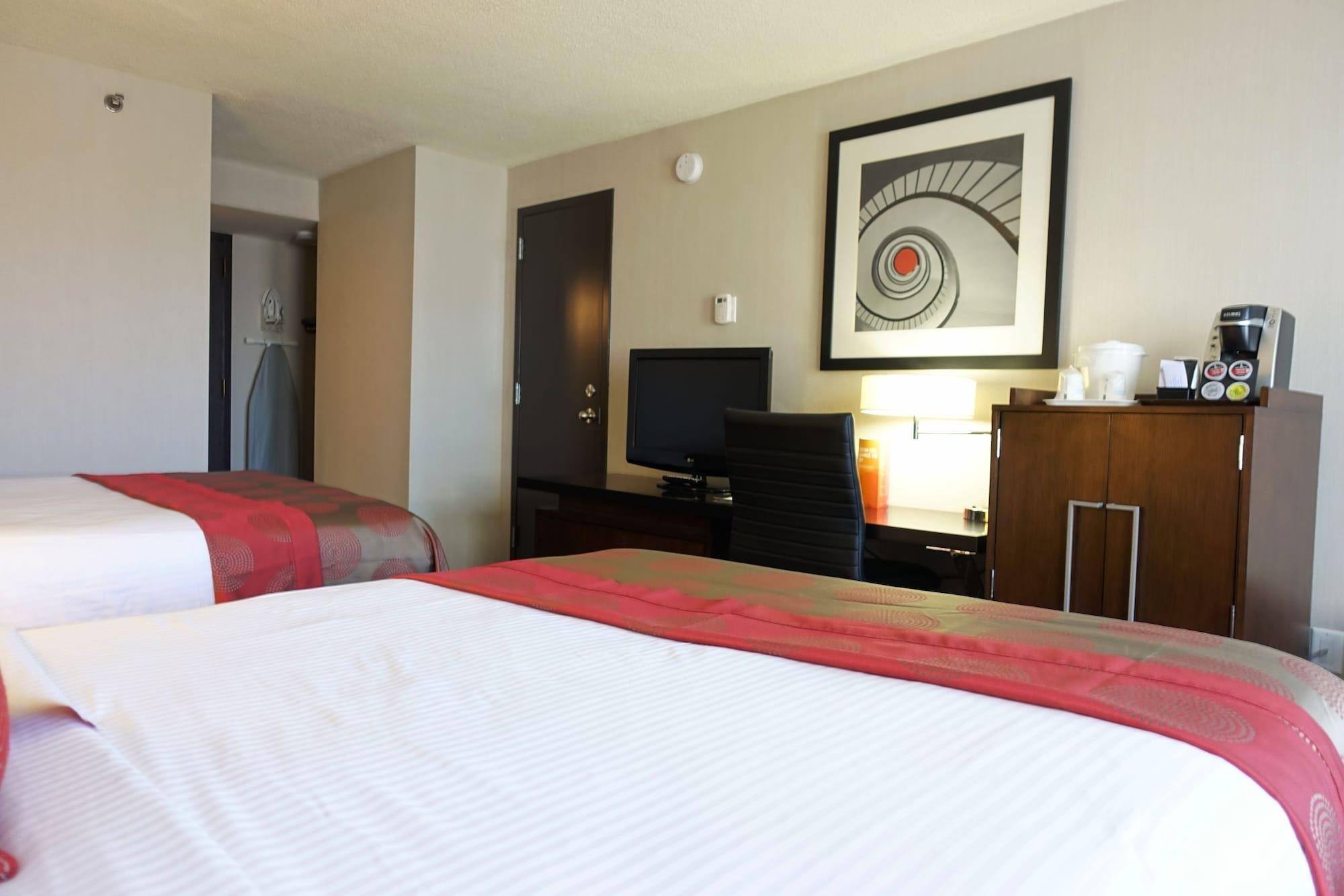 Отель Ramada Plaza By Wyndham Regina Downtown Экстерьер фото