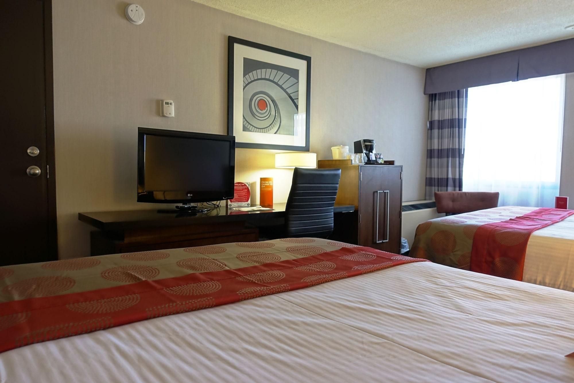 Отель Ramada Plaza By Wyndham Regina Downtown Экстерьер фото