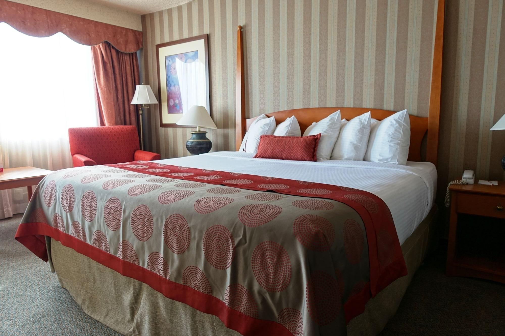 Отель Ramada Plaza By Wyndham Regina Downtown Экстерьер фото