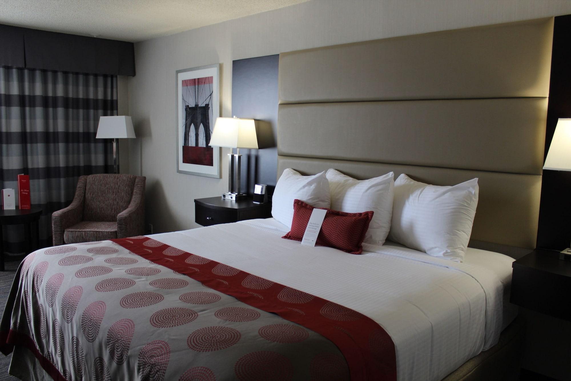 Отель Ramada Plaza By Wyndham Regina Downtown Экстерьер фото