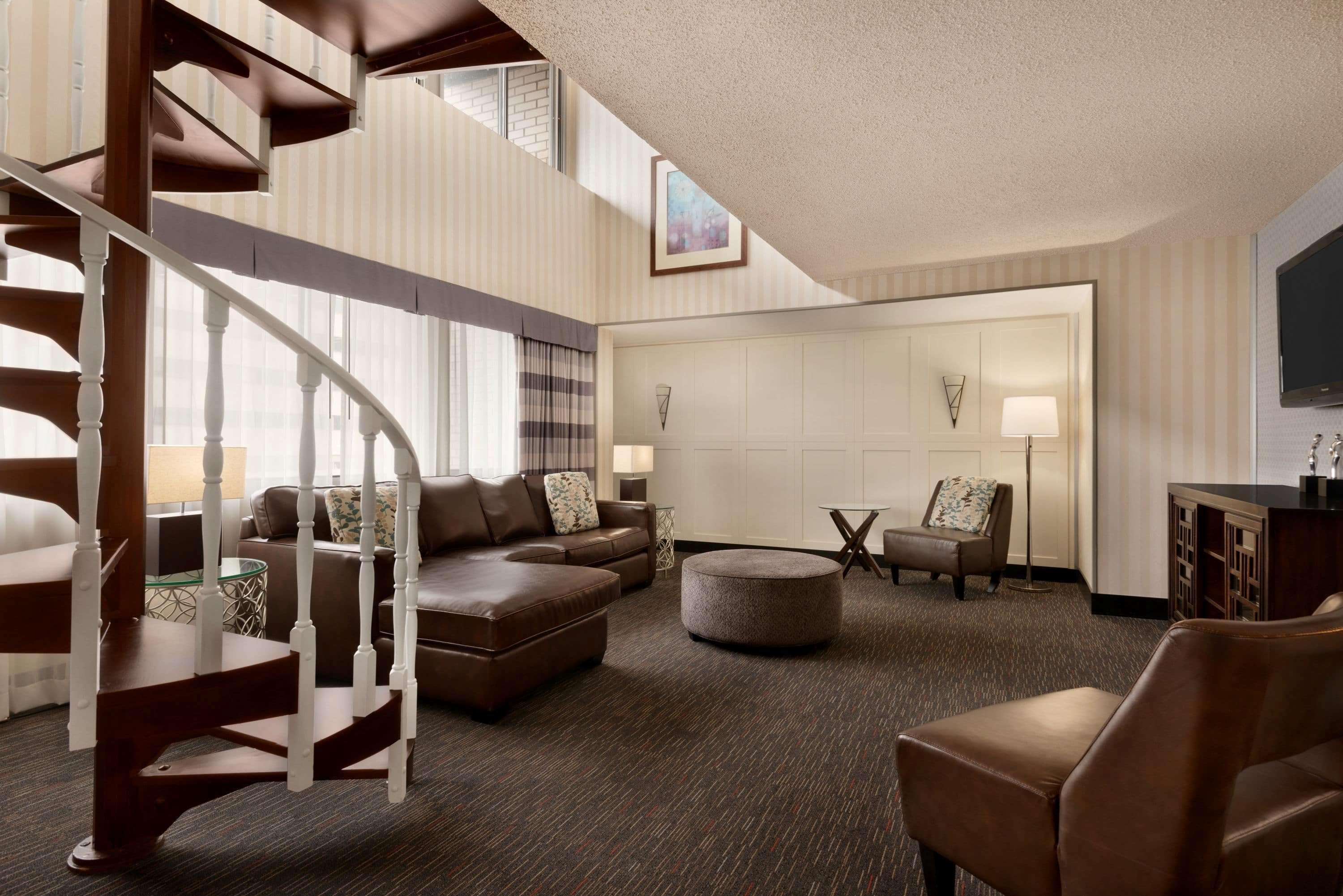 Отель Ramada Plaza By Wyndham Regina Downtown Экстерьер фото