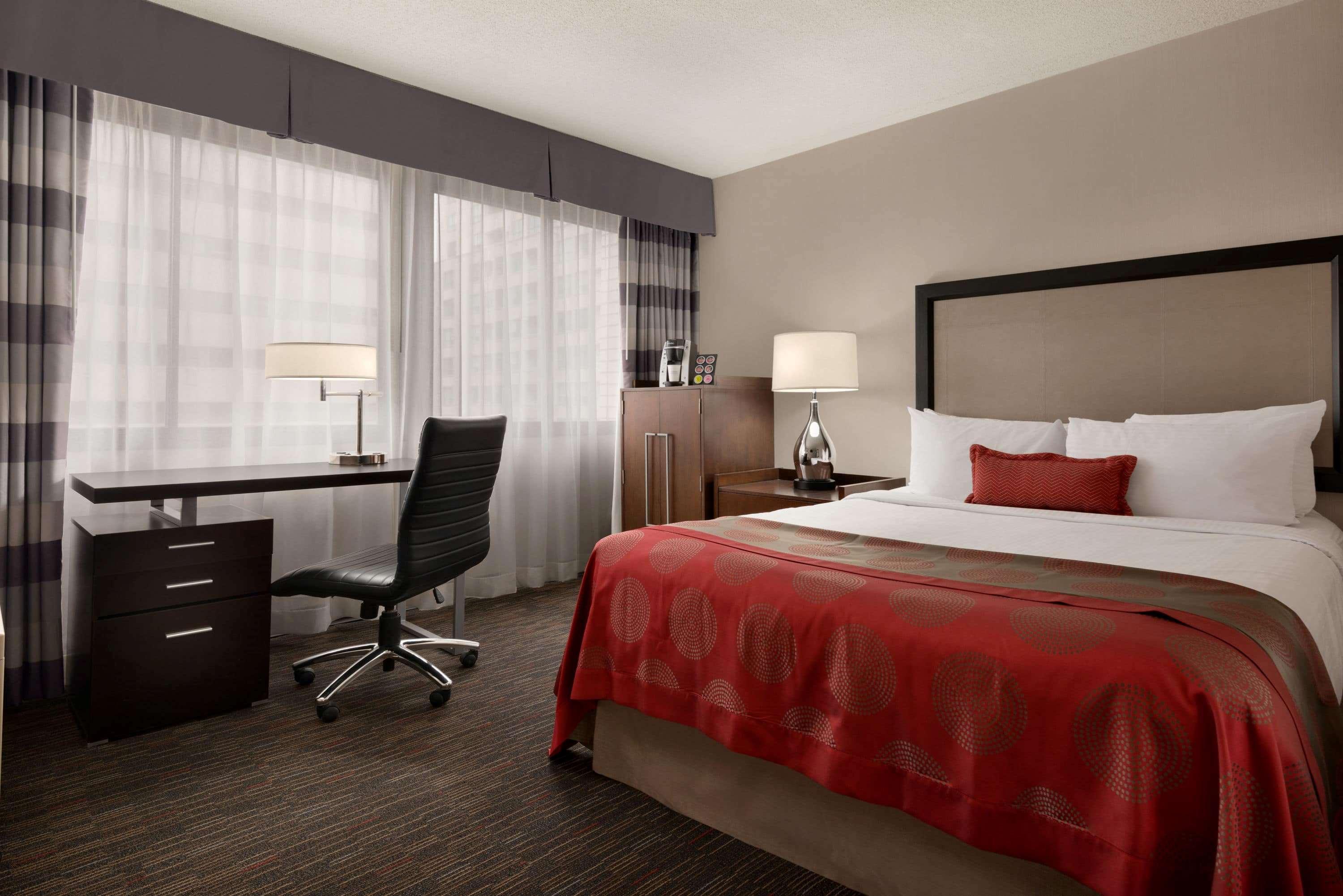 Отель Ramada Plaza By Wyndham Regina Downtown Экстерьер фото