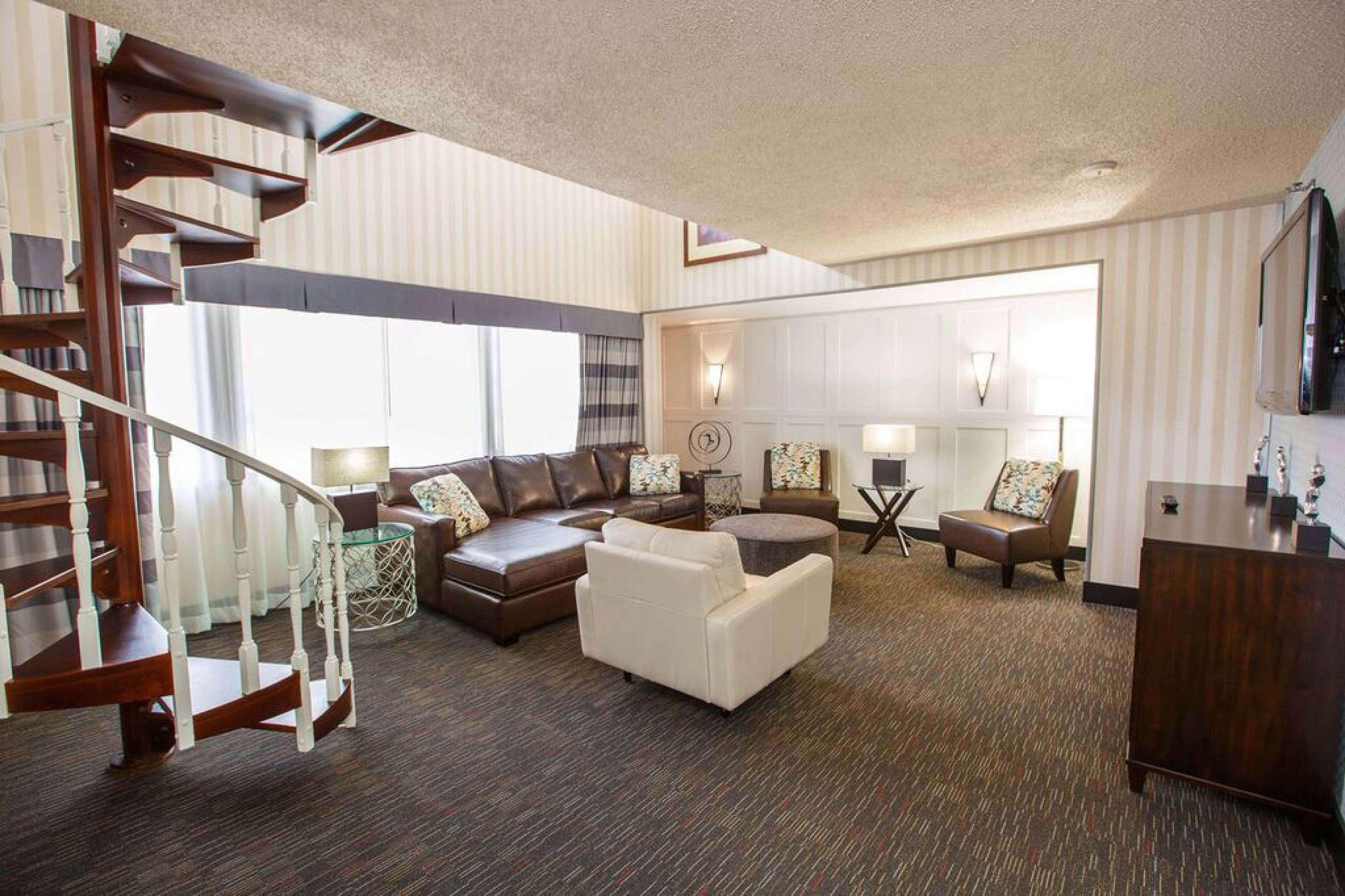 Отель Ramada Plaza By Wyndham Regina Downtown Экстерьер фото