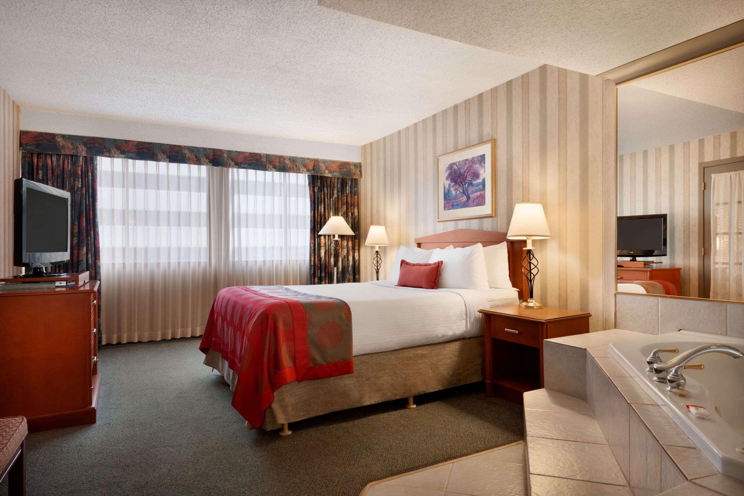 Отель Ramada Plaza By Wyndham Regina Downtown Экстерьер фото